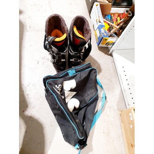 163 - A pair of Salomon Evolution 9.0 ski boots, 27.5.  UK shipping £14.