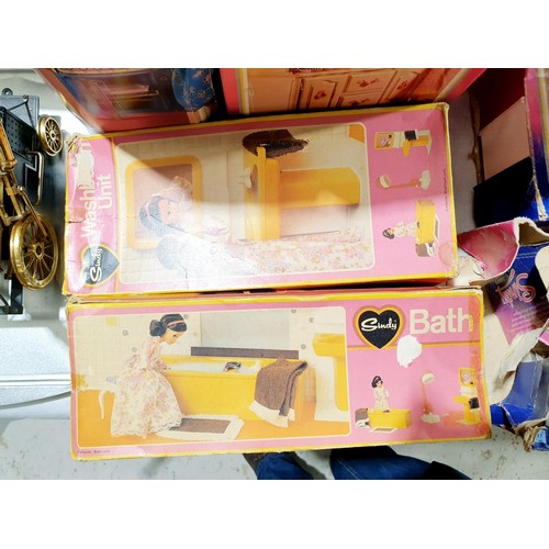 193 - Four vintage boxed Pedigree Sindy playsets: Dinning Dresser, Cooker, Bath and Wash Basin Unit. UK sh... 