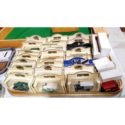 206 - A tray of boxed model vehicles including Days Gone. UK shipping £14.