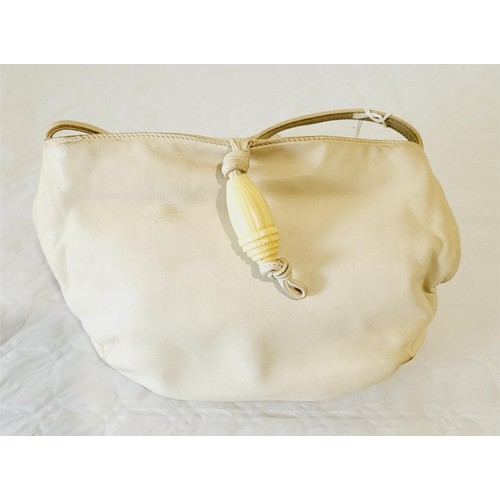 293 - A vintage Loewe handbag. UK shipping £14.