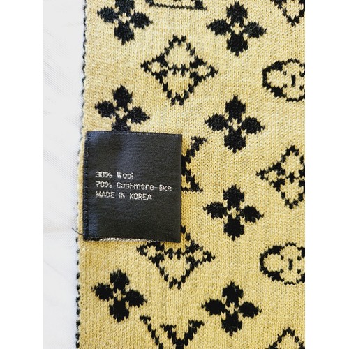 289 - A Louis Vuitton wool and cashmere scarf. UK shipping £14.