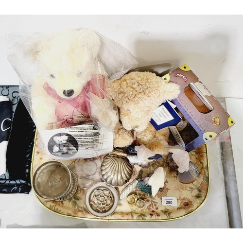 280 - Teddy bears including Paddington and assorted. UK shipping £14.