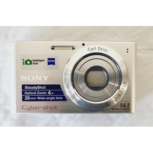 269 - A Sony Cyber Shot DSC-W320 digital camera with Carl Zeiss lens. UK shipping £14.