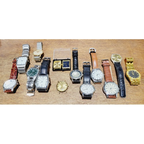 53 - A selection of gentlemen's wrist watches. UK shipping £14.