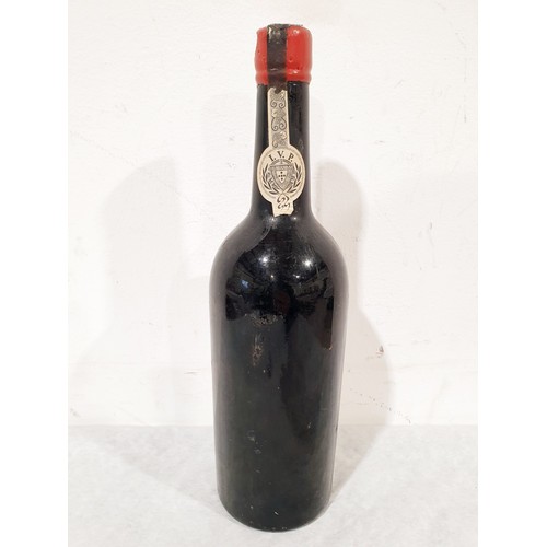 8 - A 750ml bottle of Warre's Vintage Port 1963. No shipping. Arrange collection or your own packer and ... 