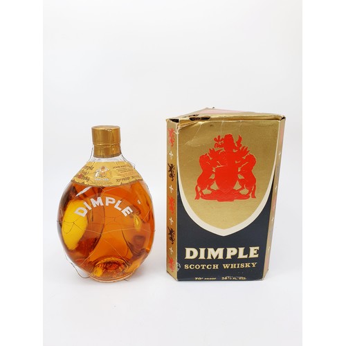 34 - A vintage bottle of Haig's Dimple old blended scotch whisky, in presentation box, 26.2/3fl.ozs. No S... 