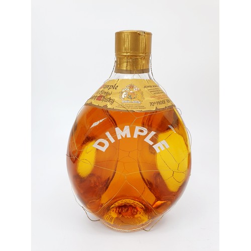 34 - A vintage bottle of Haig's Dimple old blended scotch whisky, in presentation box, 26.2/3fl.ozs. No S... 