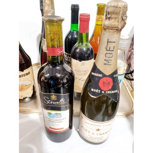 35 - Eight bottles of assorted wines including Moet & Chandon Premiere Cuvee & Stowells Ruby Cabernet Zin... 