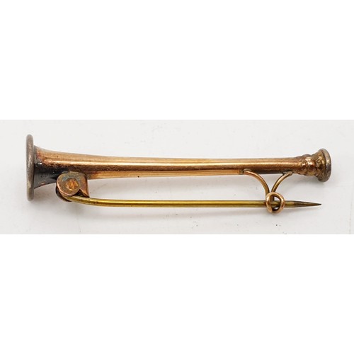 41 - An antique yellow metal brooch in the form of bugle, length 4cm, weight 1.3g together with the origi... 