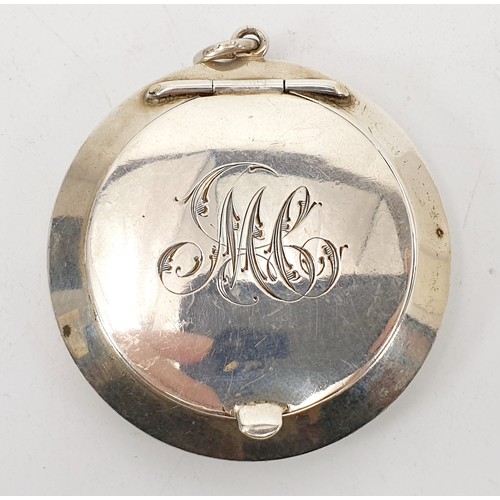 52 - A hallmarked silver compact, diameter 5cm, gross weight 32g, Birmingham 1918. UK shipping £14.