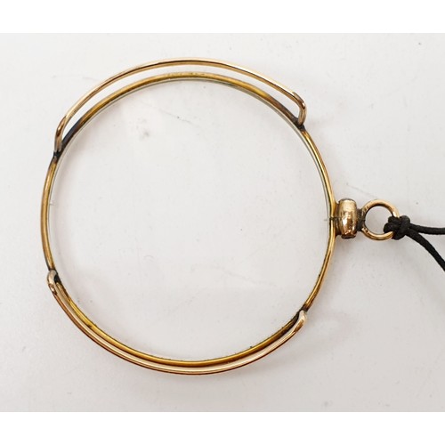 55 - A vintage gold plated monocle, diameter 4cm. UK shipping £14.