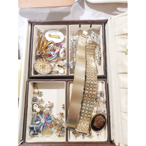 181 - A jewellery box and costume jewellery and a tissue box. UK shipping £14.