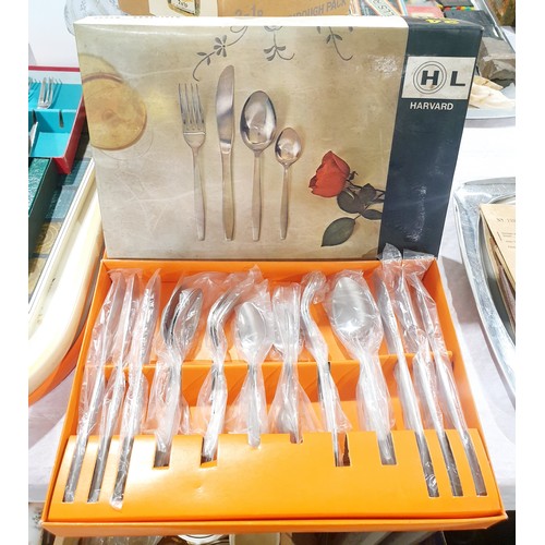 184 - Vintage boxed Harvard and Viner's Studio flatware. UK shipping £14.