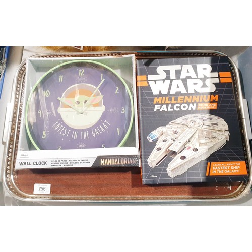 256 - A selection of Star Wars memorabilia. UK shipping £14.