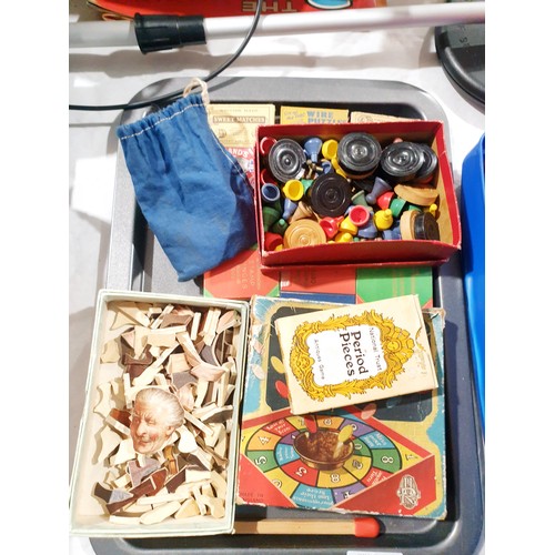 260 - A selection of vintage games and matchbox puzzles. No shipping. Arrange collection or your own packe... 