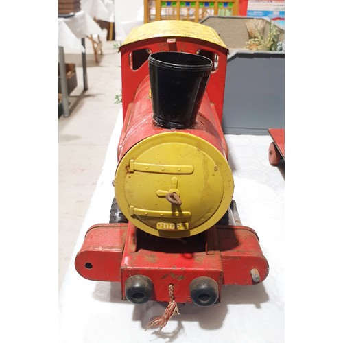 265 - A vintage tin plate Tri-ang Puff Puff locomotive, length 46cm. UK shipping £14.