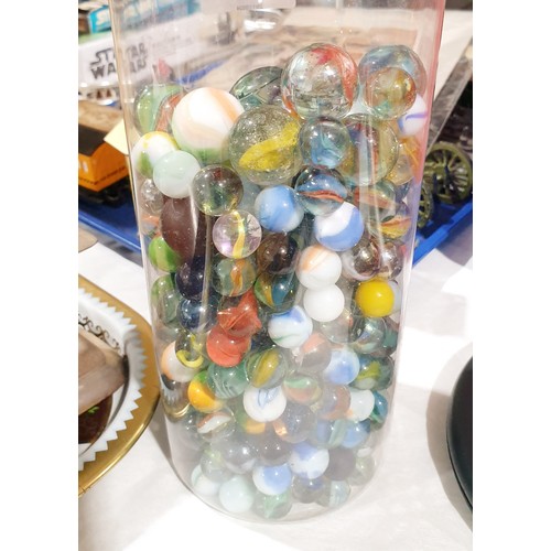 271 - A selection of marbles. UK shipping £14.