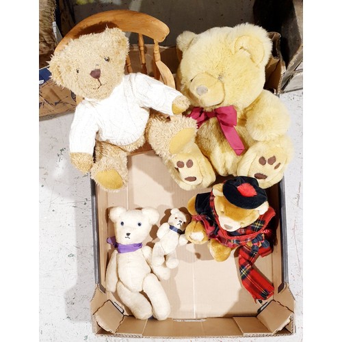 267 - A box of teddy bears including vintage articulated. UK shipping £14.