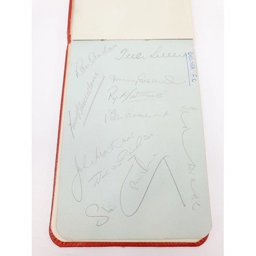 39 - An autograph album featuring signatures of late 50s and early 60s football teams including Leeds Uni... 