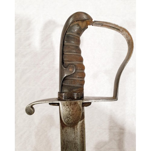 100 - A British 1796 pattern light cavalry trooper's sword, blade length 81cm, overall length 94.5cm. No s... 