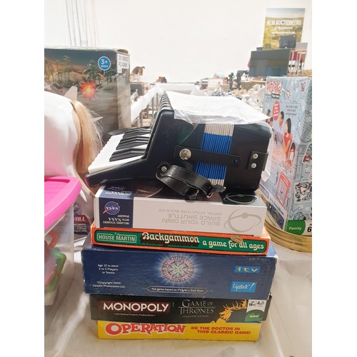 162 - A box of Magformers together with toys and games including Game of Thrones Monopoly. No shipping. Ar... 