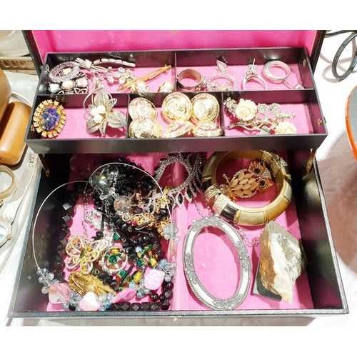 89 - A jewellery box and contents including silver. UK shipping £14.