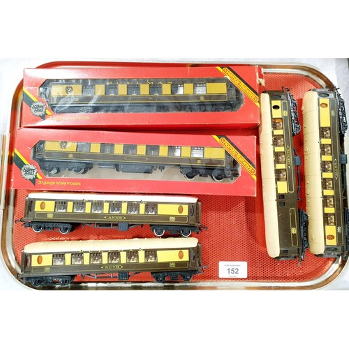 152 - Two boxed Hornby Pullman 00 gauge carriages and four loose Pullman carriages. UK shipping £14.