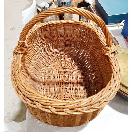 184 - A vintage wicker hand basket, width 39cm. No shipping. Arrange collection or your own packer and shi... 