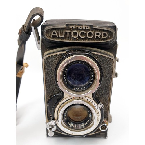 202 - A vintage Minolta Autocord Twin Lens Reflex camera with Rokkors F/3.5 75mm and F/3.2 75mm lenses. UK... 