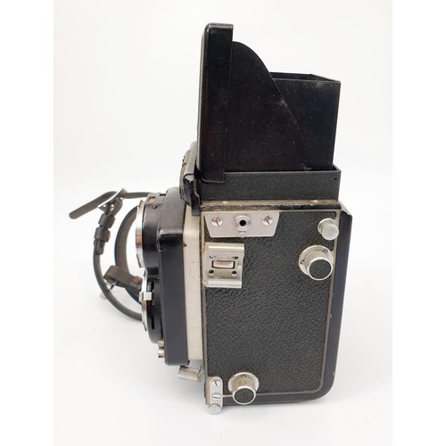 202 - A vintage Minolta Autocord Twin Lens Reflex camera with Rokkors F/3.5 75mm and F/3.2 75mm lenses. UK... 