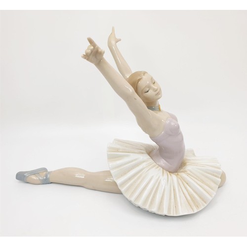 203 - Two Nao figures of ballerinas, the tallest 21.5cm. No shipping. Arrange collection or your own packe... 