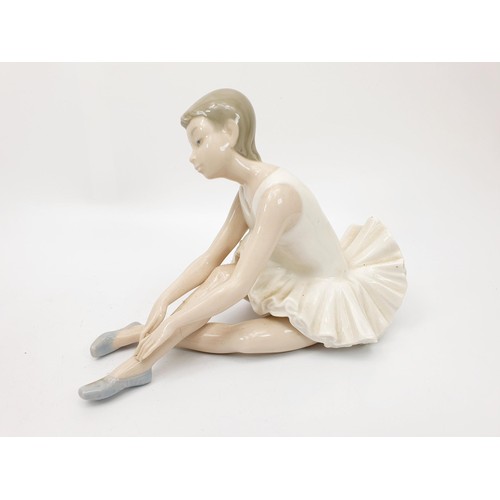 203 - Two Nao figures of ballerinas, the tallest 21.5cm. No shipping. Arrange collection or your own packe... 