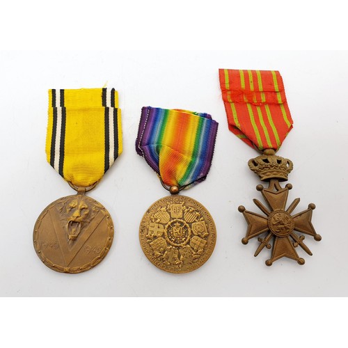 228 - A Belgian WWII Cross of the Royal Federation of Kings Alberts Veterans with bronze, silver & gold pa... 