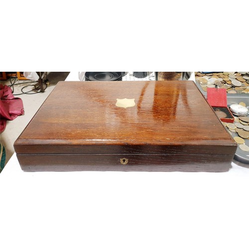 20 - A vintage oak cutlery box which has been refinished with compartmentalised internal sections, width ... 