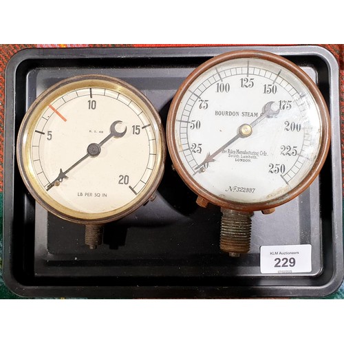 229 - A vintage Bourdon Steam Gauge by The Riley Manufacturing Co. Ltd., diameter 10.5cm together with one... 