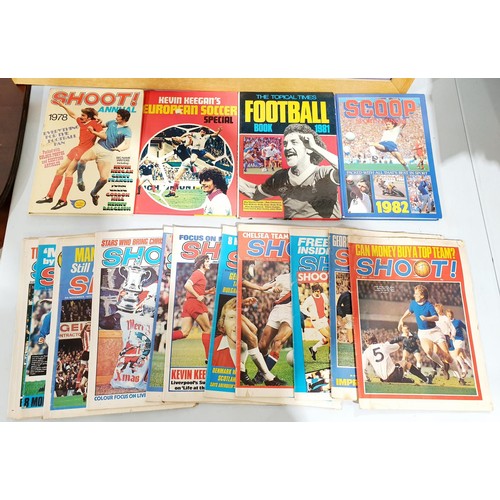 33 - A selection of vintage football programmes including European Cup & Challenge Cup Finals with Shoot ... 