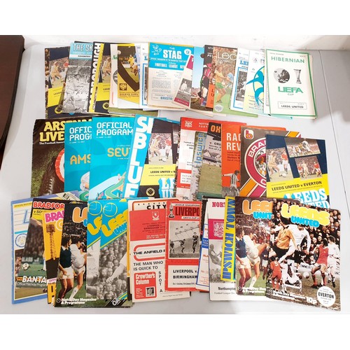 40 - A selection of vintage football programmes. UK shipping £14.