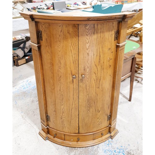 117 - An oak corner cupboard in the classical style, height 106cm. No shipping. Arrange collection or your... 