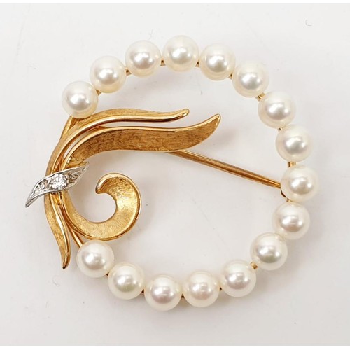 9 - A 14ct gold brooch set with pearls and a diamond, diameter 34mm, gross weight 7.5g. UK shipping £14.