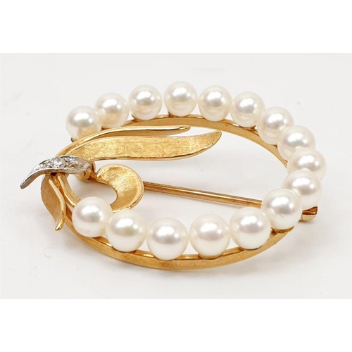 9 - A 14ct gold brooch set with pearls and a diamond, diameter 34mm, gross weight 7.5g. UK shipping £14.