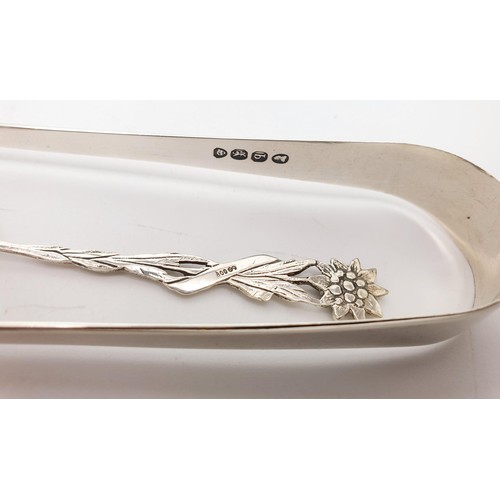 34 - A pair of William IV hallmarked silver sugar tongs, London 1831, weight 30g together with an 800 sil... 