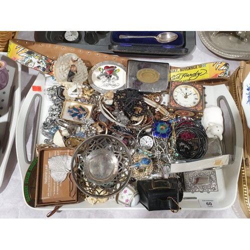 60 - A tray of costume jewellery and assorted. UK shipping £14.