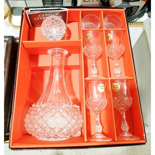 79 - A vintage boxed Cristal d'Arques decanter and glasses together with a box set of vintage Veteran Car... 