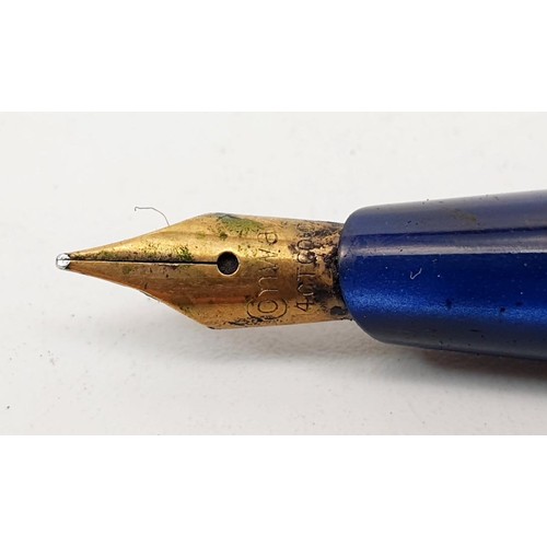 43 - A vintage Conway Stewart 570 fountain pen with a 14ct gold nib. UK shipping £14.