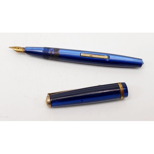 43 - A vintage Conway Stewart 570 fountain pen with a 14ct gold nib. UK shipping £14.