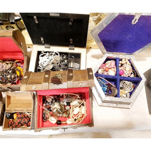 299 - Six jewellery boxes and contents. UK shipping £14.