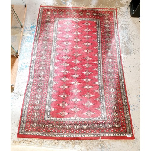 304 - An Eastern woollen rug, 200x120cm. No shipping. Arrange collection or your own packer and shipper, p... 