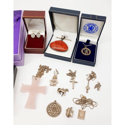 7 - A selection of silver jewellery including a Thomas Sabo necklace. UK shipping £14.