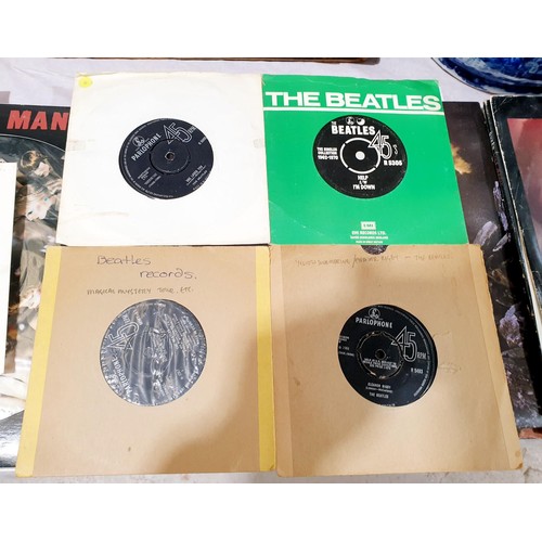 44 - Nine vinyl LPs including War of the Worlds together with a Queen 12