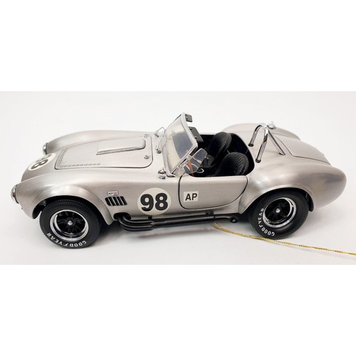 173 - A boxed Franklin Mint model of a Shelby Cobra 427 S/C, length 16.5cm. UK shipping £14.